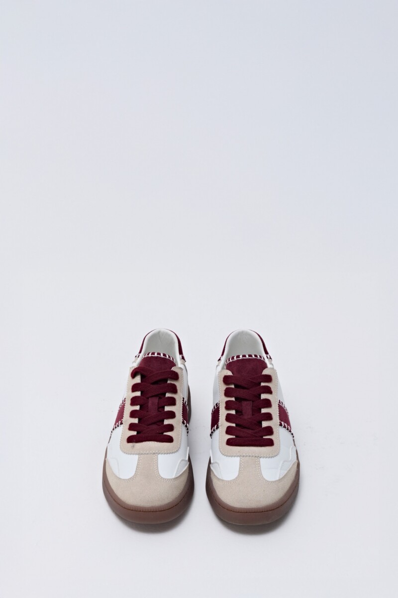 Zapatilla con bordado beige