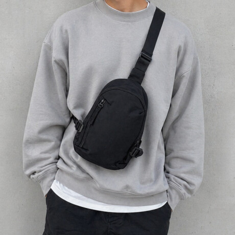 Morral mochila cruzada ajustable con bolsillos Negro