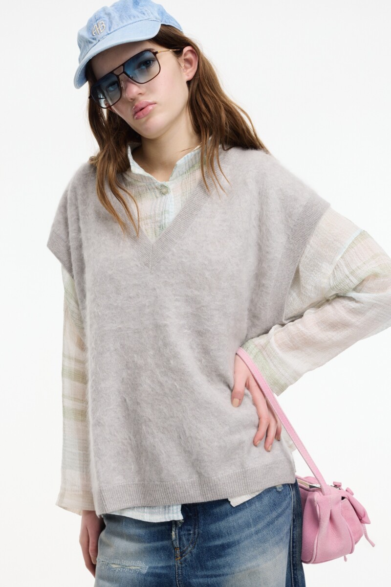 SWEATER SIN MANGAS Gris