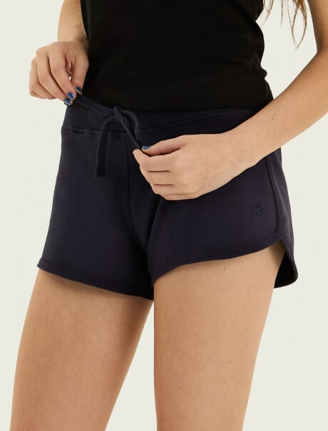 SHORT DEPORTIVO CON BORDADO AZUL