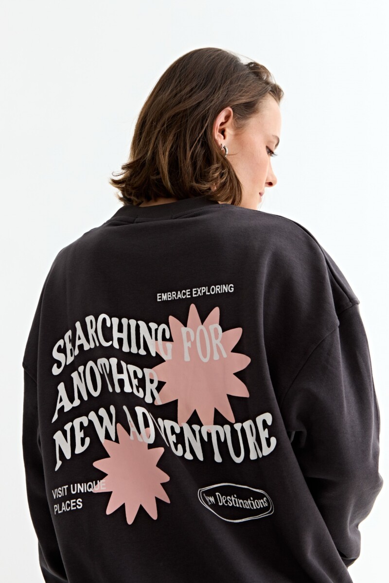 Sweatshirt con estampa en espalda GRIS OSCURO