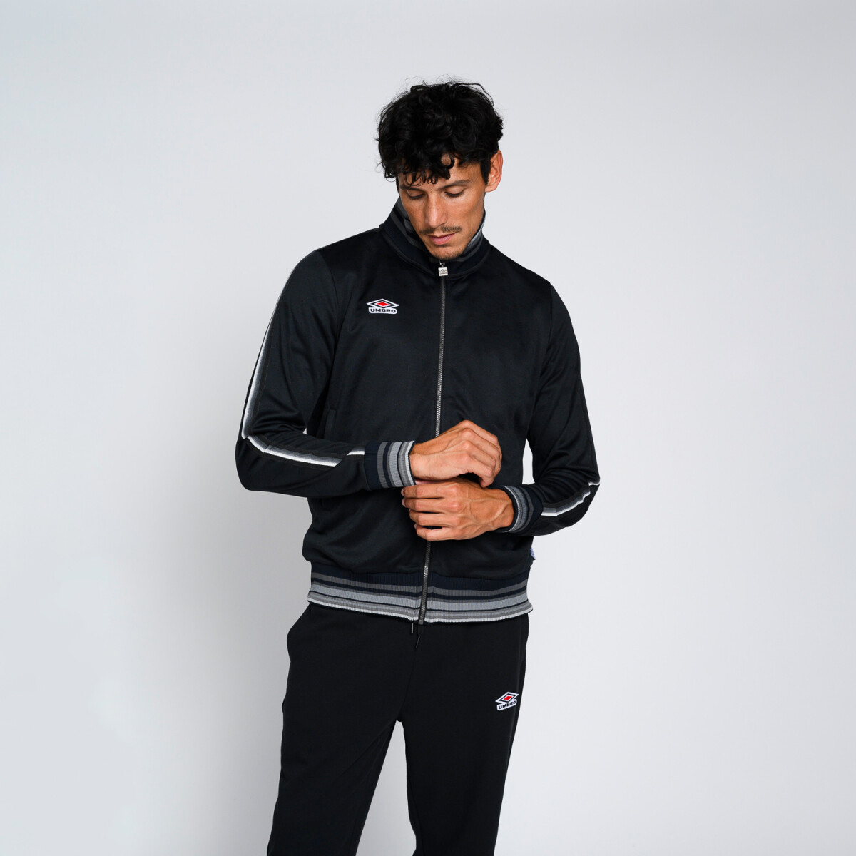 CAMPERA MONOGRAM Umbro Hombre - 002 