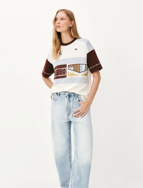 CAMISETA OVERSIZED CON ESTAMPA MULTICOLOR