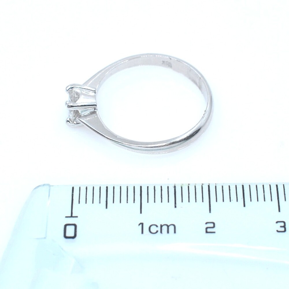 Anillo en oro 18k blanco y brillante. Anillo en oro 18k blanco y brillante.