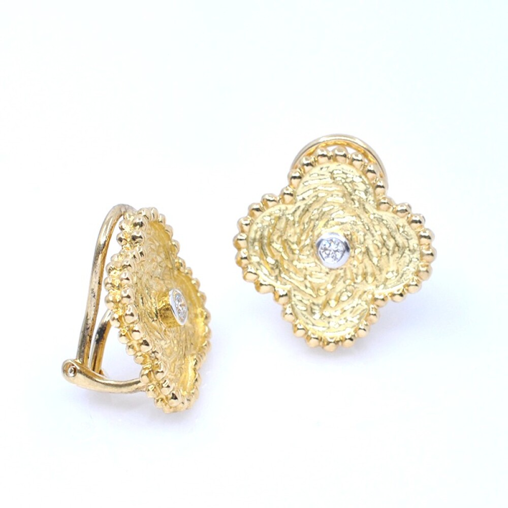 Par de caravanas en oro 18k y brillantes modelo Alhambra Par de caravanas en oro 18k y brillantes modelo Alhambra
