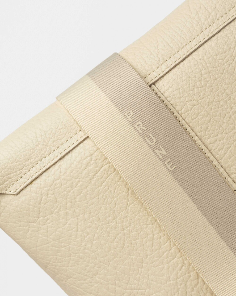 Morral Nina en cuero graneado Cotton