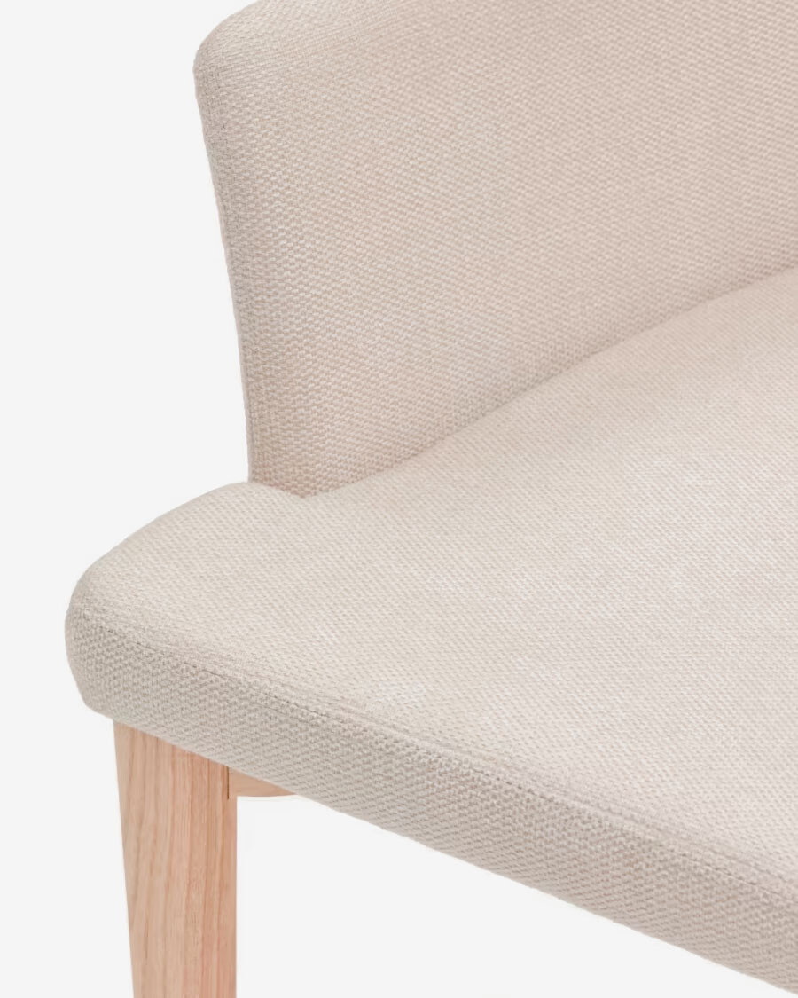 Silla Croft de chenilla y patas de madera maciza de fresno beige
