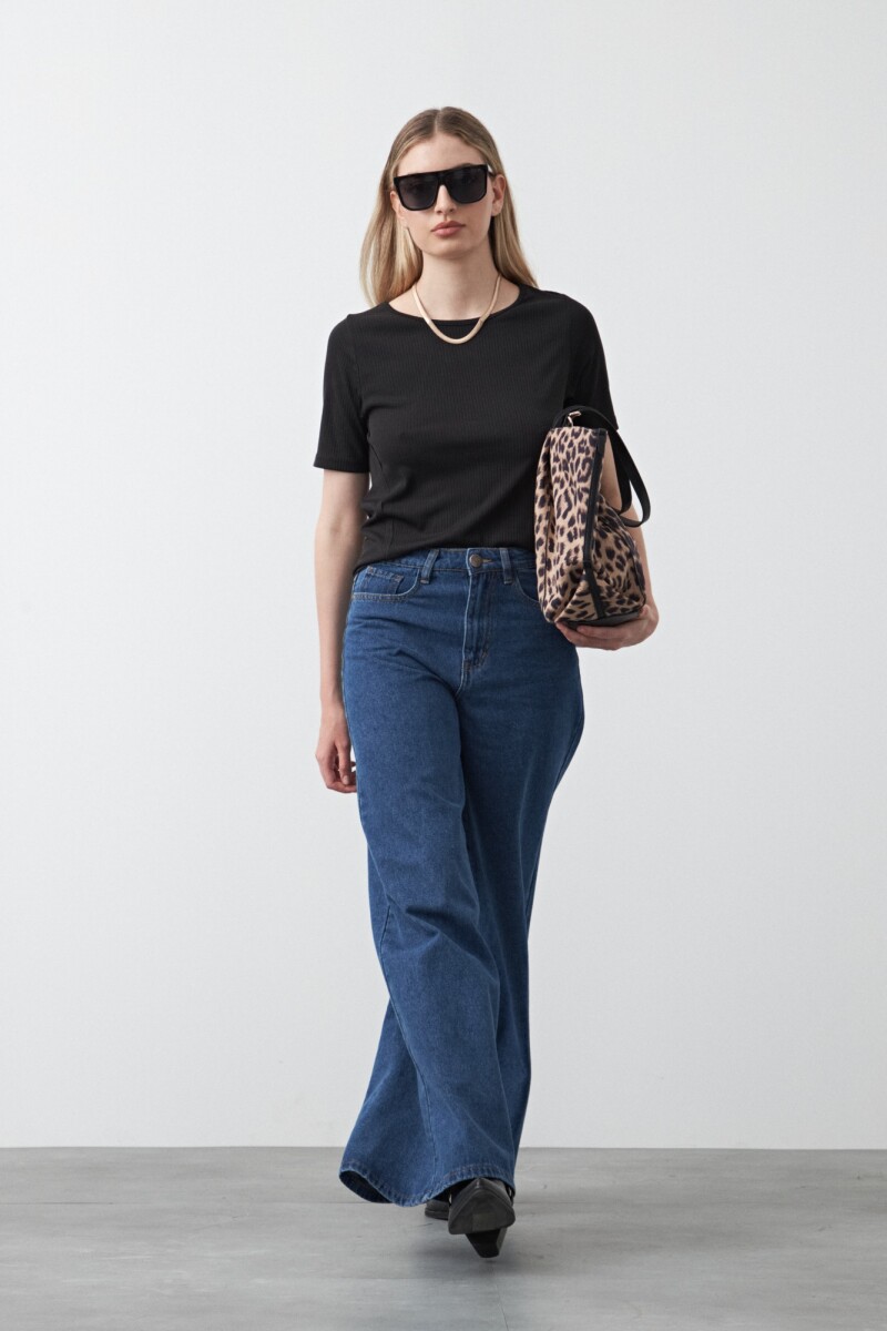 REMERA MIYASAKI Negro