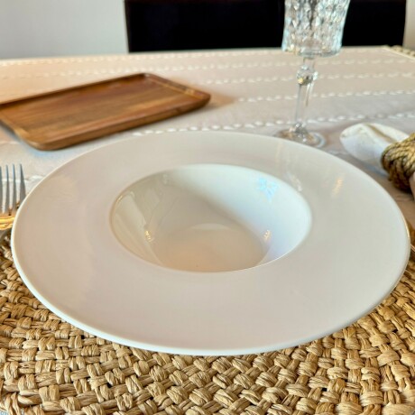 Plato Pasta/Risotto Cerámica Blanco Borde Labrado Ø 28cm x Alto 7cm Plato Pasta/Risotto Cerámica Blanco Borde Labrado Ø 28cm x Alto 7cm