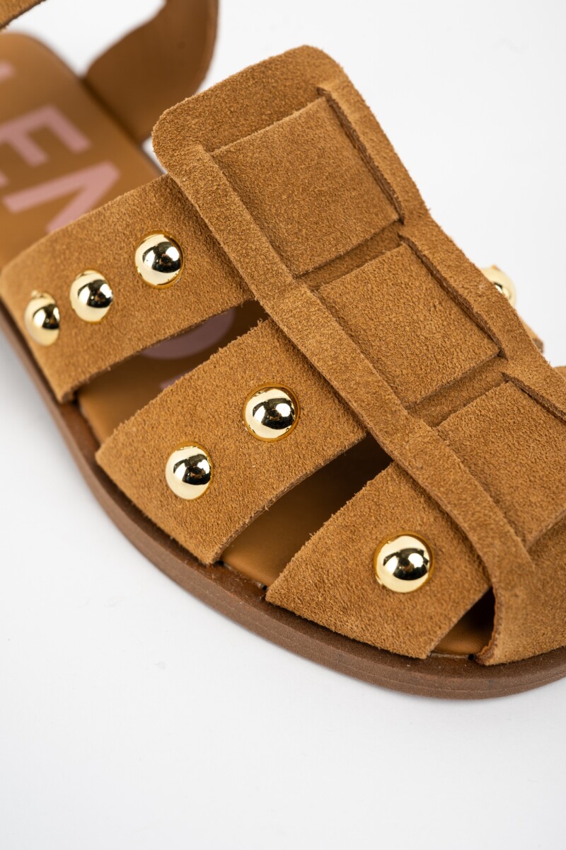 Cangrejera Gamuza Con Tachas Camel