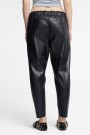 Pantalón slim fit Negro