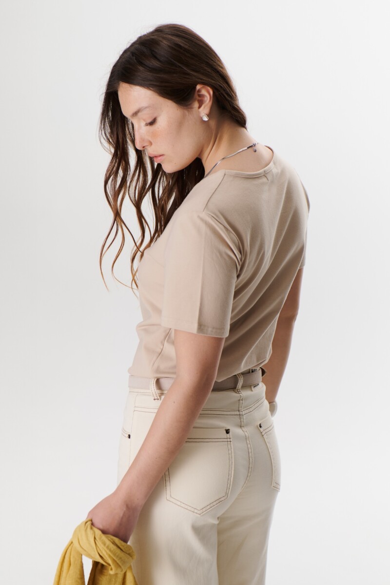 REMERA V DOBLE BEIGE