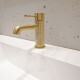 Griferia Lavatorio Bajo Cuerpo Labrado En Oro Cepillado - Serie Signature DORADO-BRUSHED GOLD