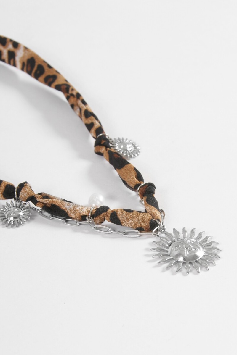 Collar tela dije sol acero plateado