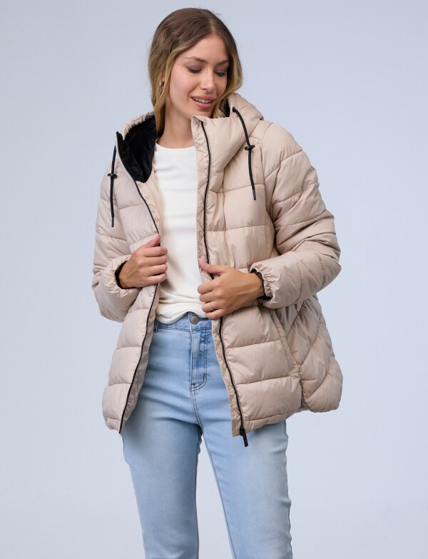 Campera Puffer Con Capucha Y Cuello Alto BEIGE