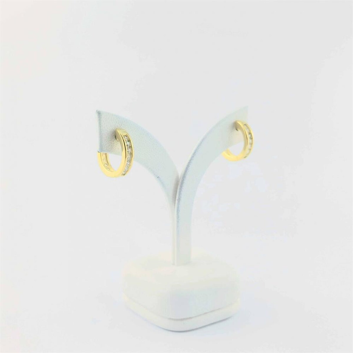 Aritos de plata 925 con baño de oro amarillo y circonias. 