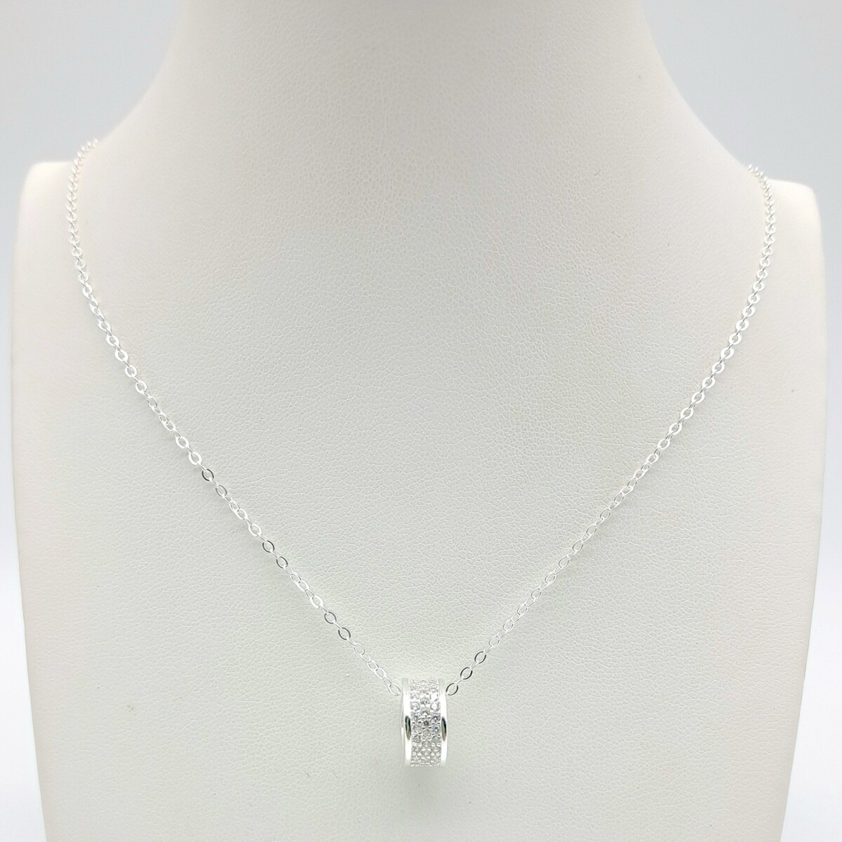 Conjunto de plata 925 con llamador de angeles de circonias. 