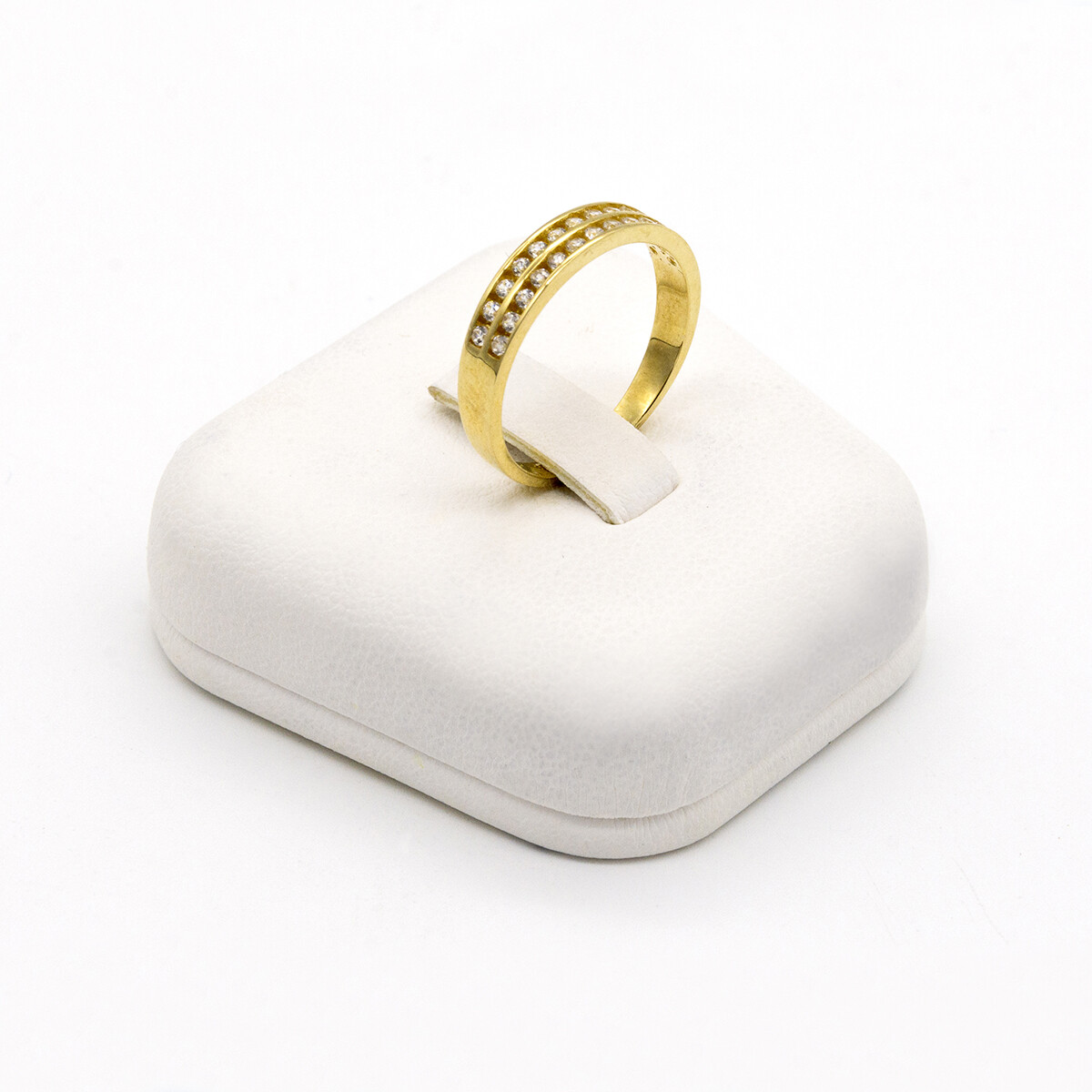 Anillo de oro 9 ktes con circonias. 
