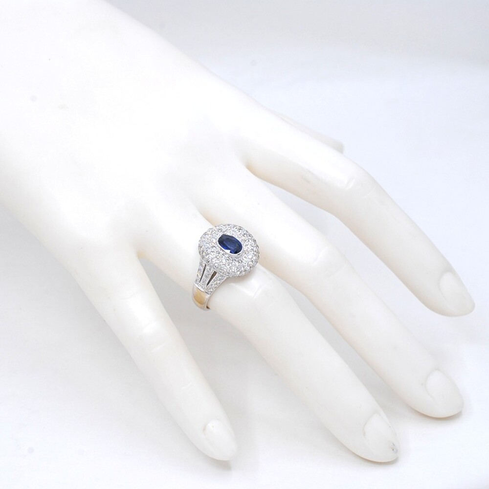 Anillo oro 18k blanco, brillantes y zafiro Anillo oro 18k blanco, brillantes y zafiro