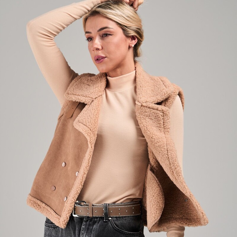 Chaleco con sherpa Slowly Beige