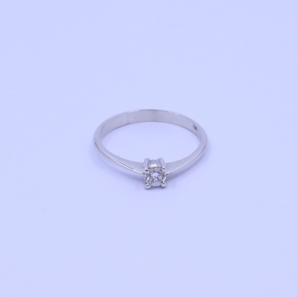 Anillo solitario oro 18k blanco con brillante engrace 4 puntas Anillo solitario oro 18k blanco con brillante engrace 4 puntas