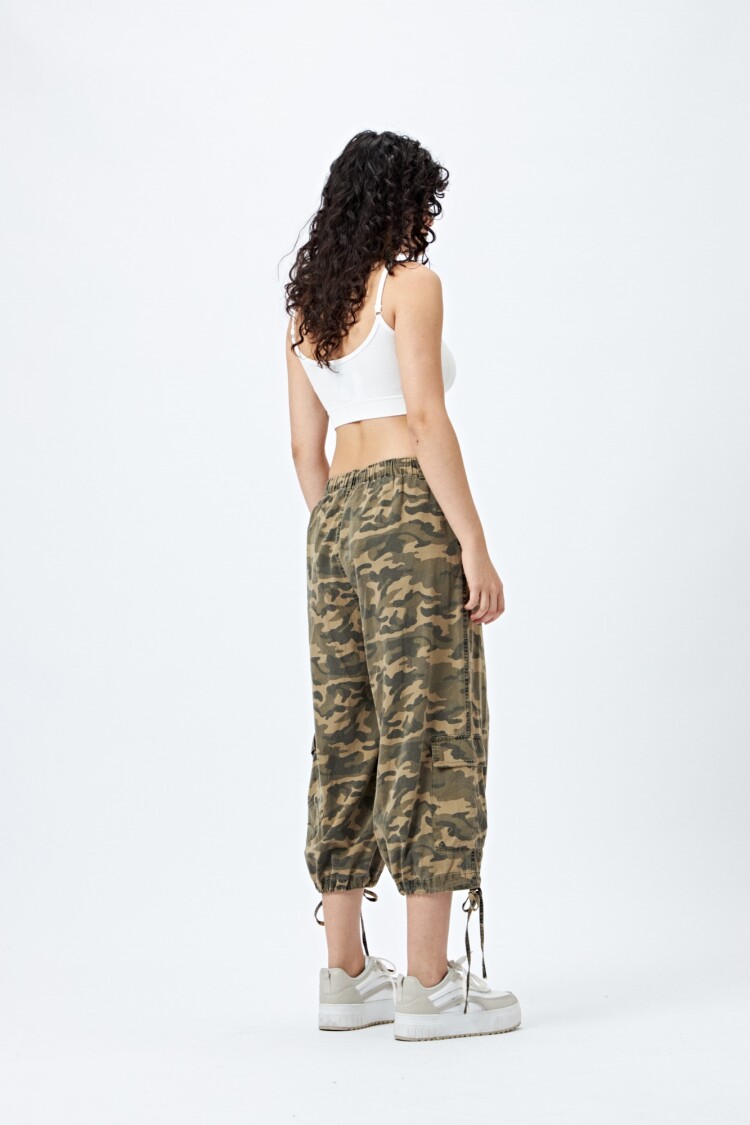 BERMUDA SKATER PRINT Verde Militar