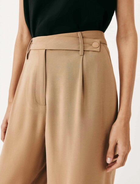 PANTALÓN RECTO DE TALLE ALTO BEIGE