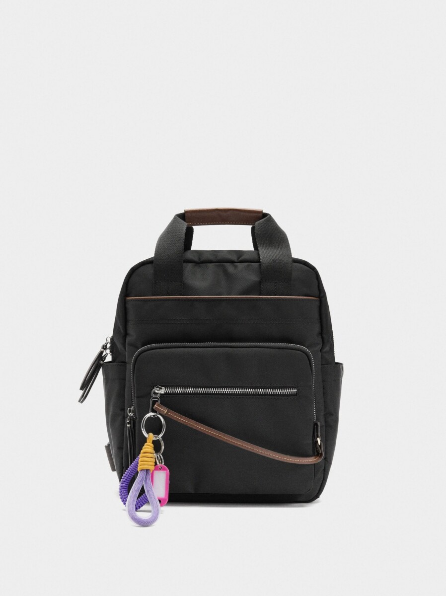 Mochila De Nylon Con Colgante - negro 