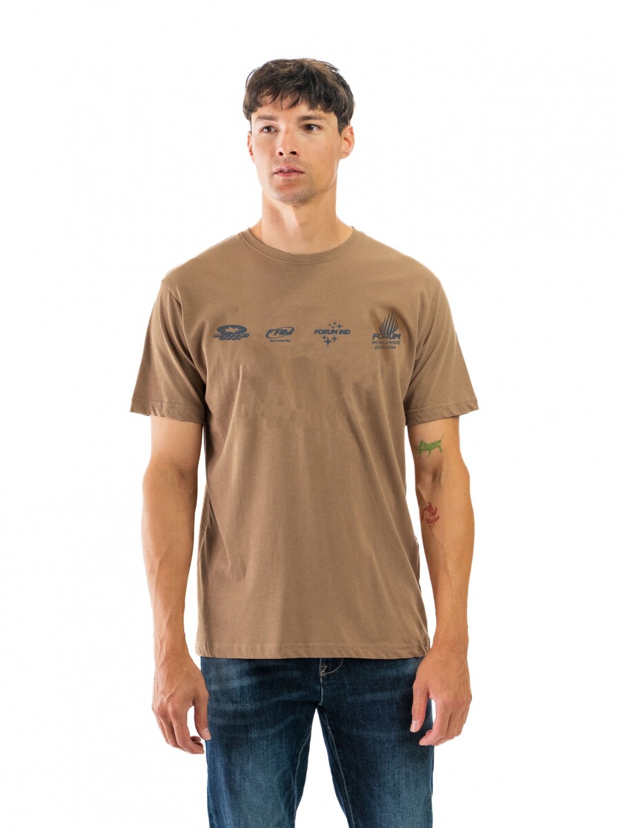 Remera Estampada Cuello Base - Tostado/ Letras 089 