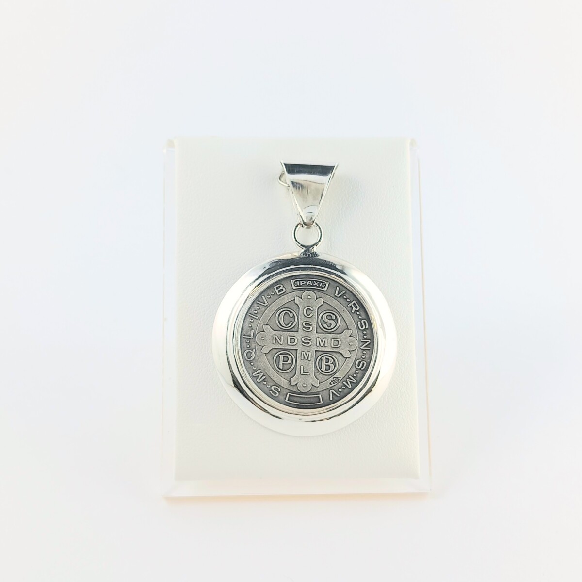Medalla de San Benito en plata 925. Ideal para Cunero. 
