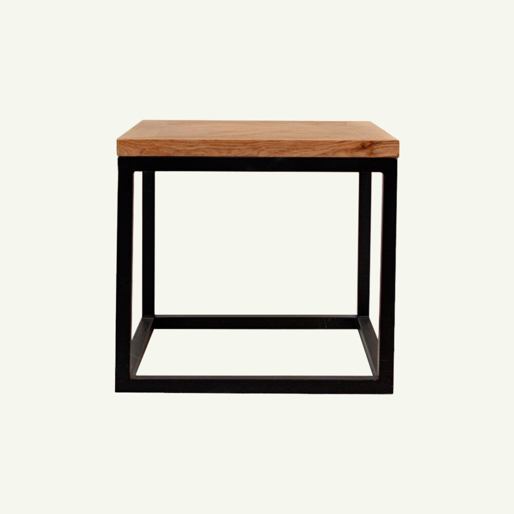 Mesa lateral pinotea reciclada 55x55x50h (Por pedido) Mesa lateral pinotea reciclada 55x55x50h (Por pedido)