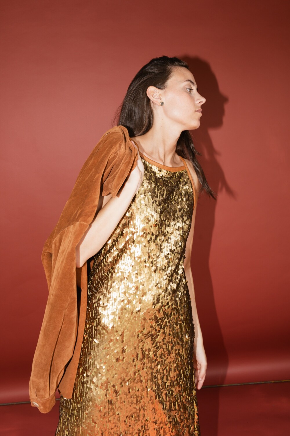 Using Dress Dorado Fuerte