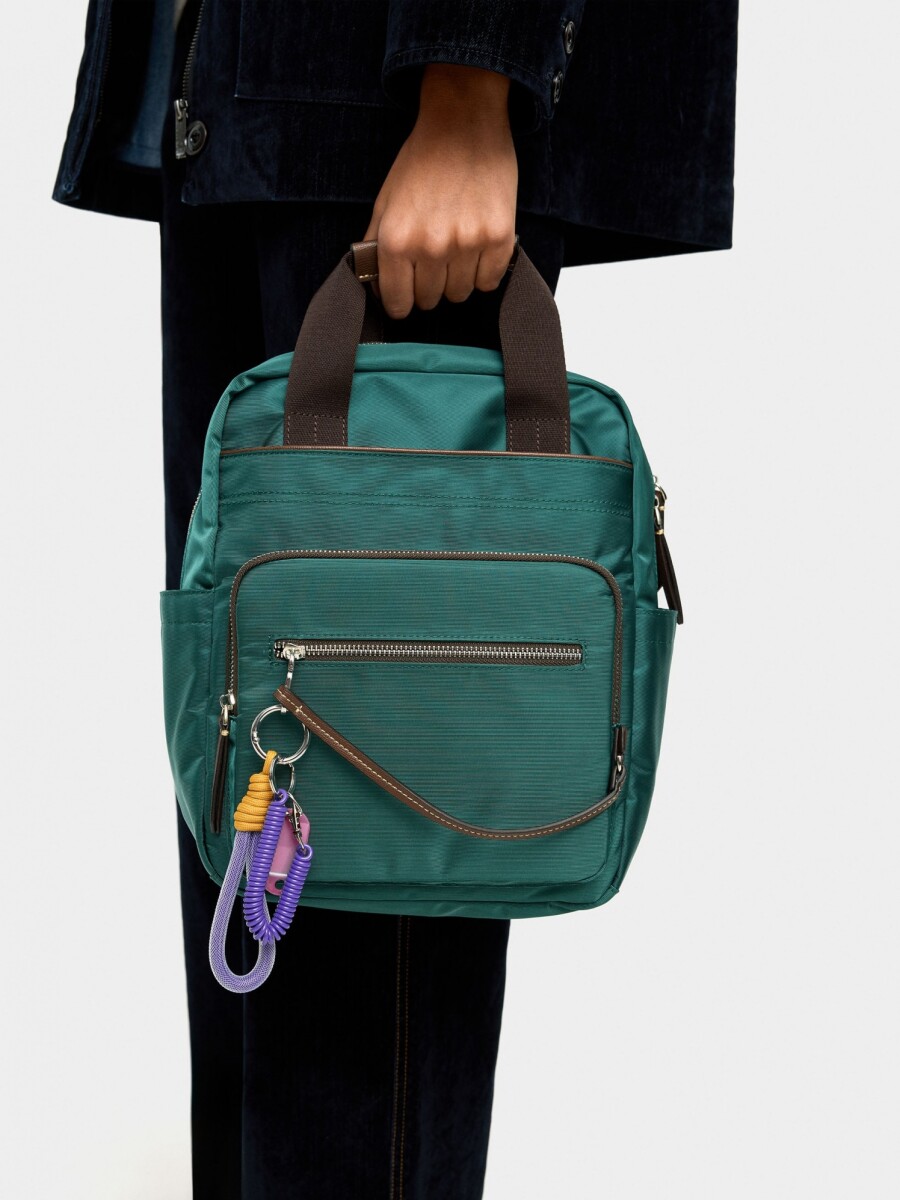 Mochila De Nylon Con Colgante verde
