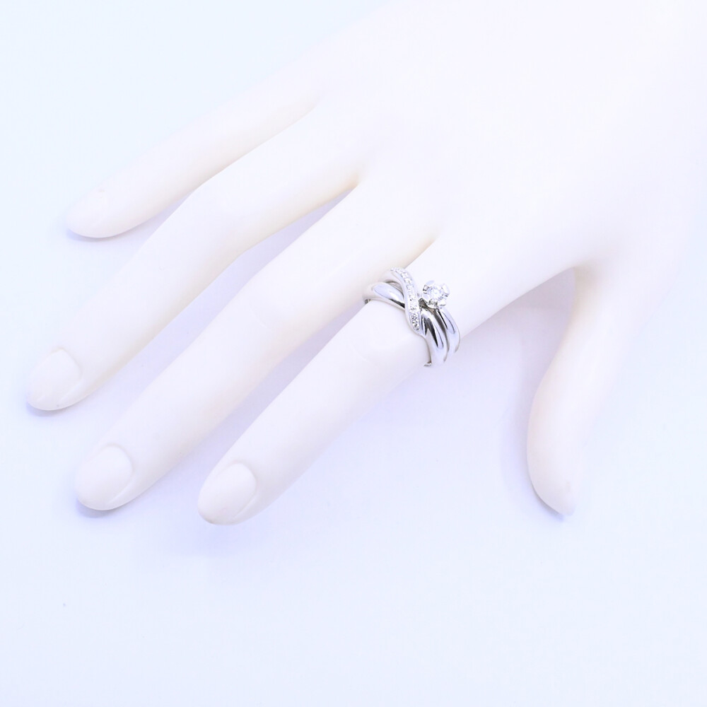 Anillo oro 18k blanco con brillantes. Anillo oro 18k blanco con brillantes.