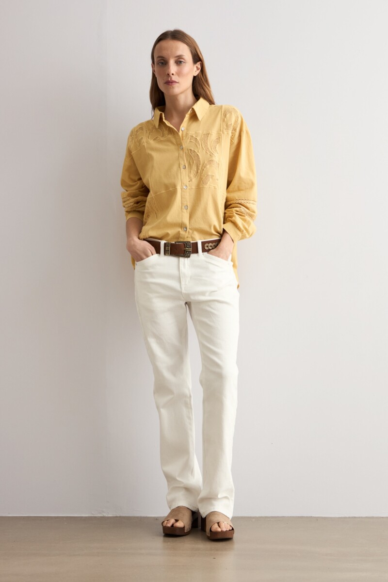 Camisa bordada y calada maiz