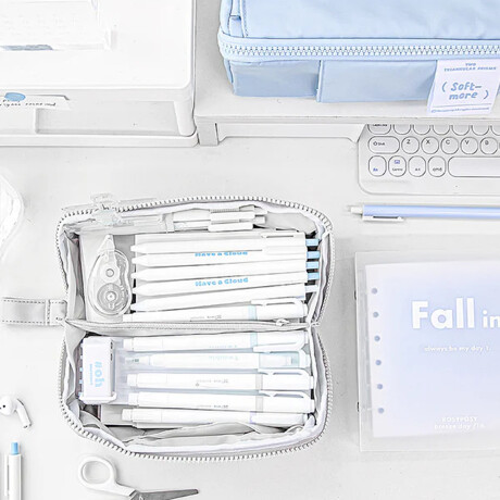 Cartuchera con divisiones y apertura completa Gris