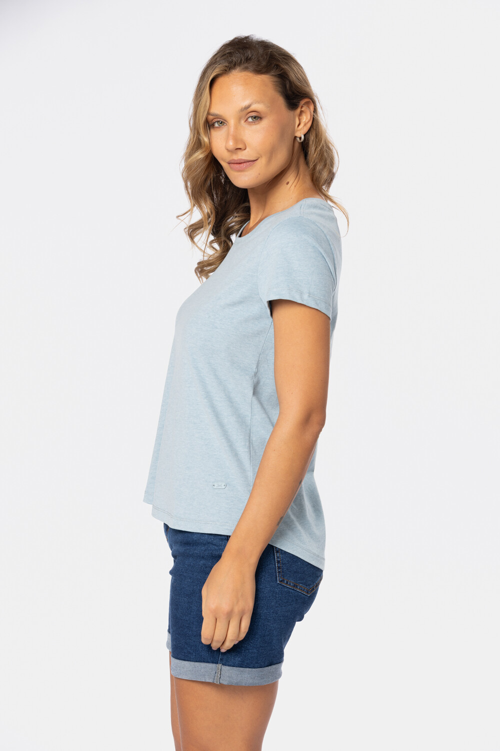 REMERA BÁSICA DE ALGODÓN Celeste