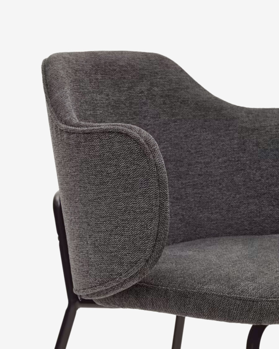 Silla Yunia gris oscuro con patas de acero con acabado pintado negro