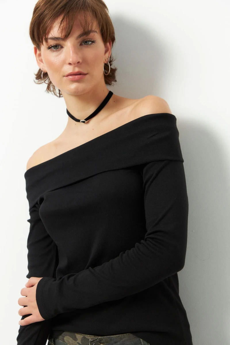 REMERA CORINO Negro