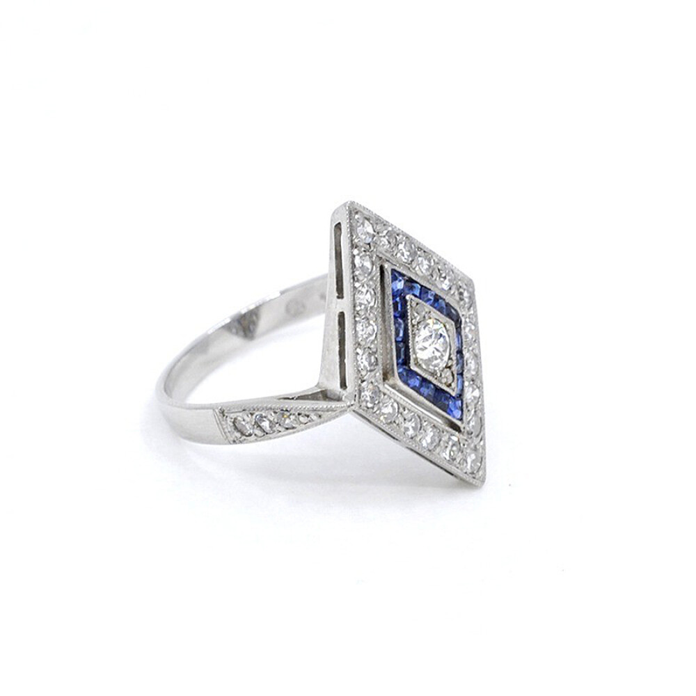 Anillo En Oro 18K, Platino, Brillantes Y Zafiros Sinteticos Anillo En Oro 18K, Platino, Brillantes Y Zafiros Sinteticos