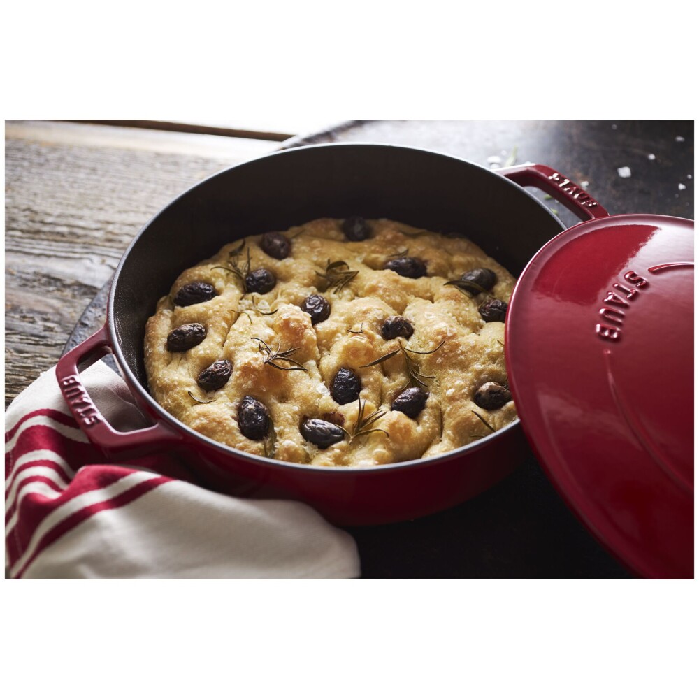 STAUB CACEROLA UNIVERSAL CHERRY 24 CM C/ TAPA CHISTERA STAUB CACEROLA UNIVERSAL CHERRY 24 CM C/ TAPA CHISTERA