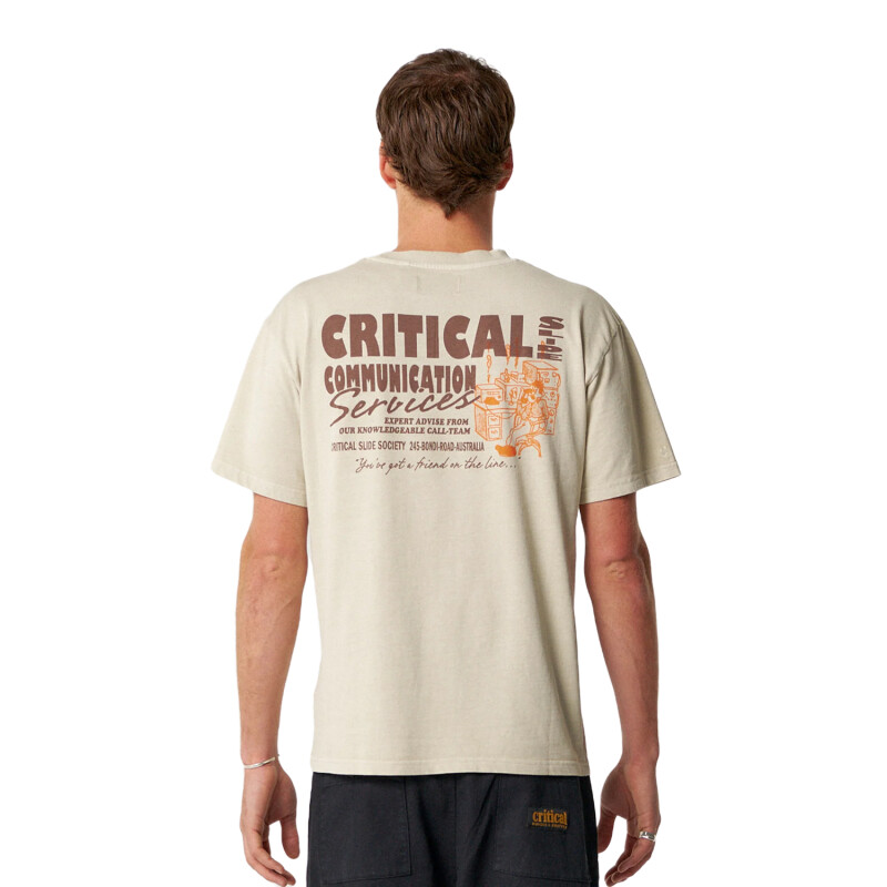 Remera Critical Slide Service - Beige Remera Critical Slide Service - Beige