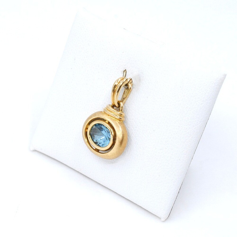 Colgante En Oro 18K Con Topacio Celeste Colgante En Oro 18K Con Topacio Celeste