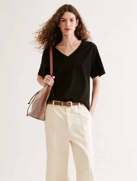 BLUSA MANGA CORTA CUELLO EN V OVERSIZED NEGRO