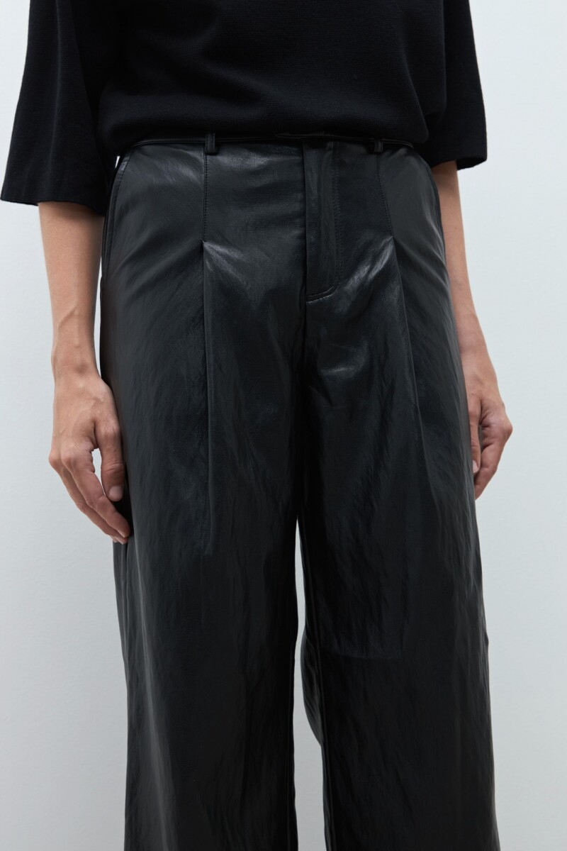 Pantalón eco cuero negro