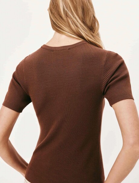 CAMISETA MANGA CORTA ACANALADA MARRÓN