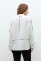 Blusa con bordados en contraste crudo