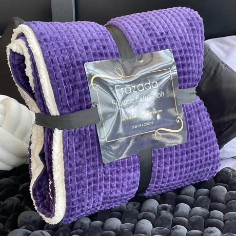 Frazada Fleece Extra Soft Lisa Reversible C/Corderito 100% Poliéster 200cm x 230cm Frazada Fleece Extra Soft Lisa Reversible C/Corderito 100% Poliéster 200cm x 230cm