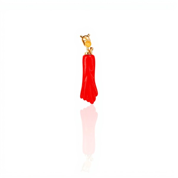 Dije Puño Higa-Oro bajo-Resina roja-CP8584 sinpiedra
