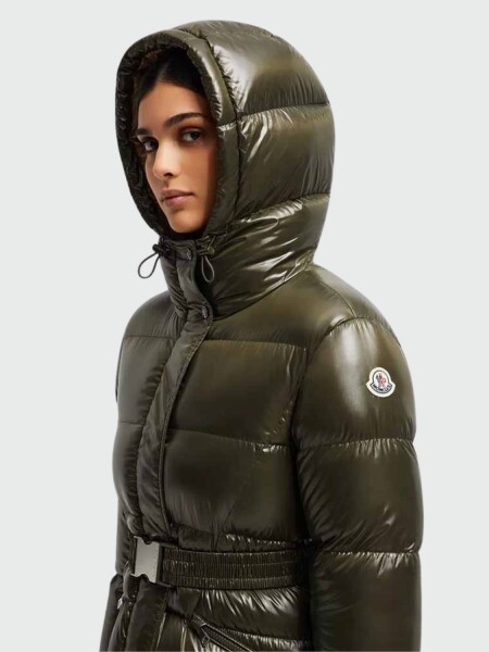 Moncler - Campera larga rellena de plumas con cinto ajustable, Bellevue Verde